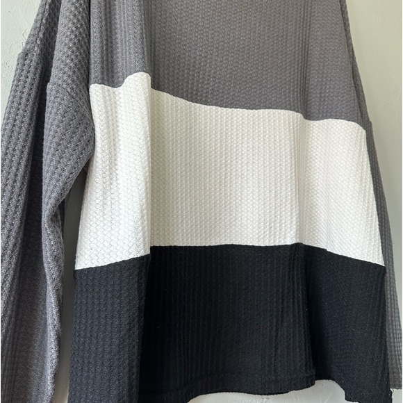 Grey and white colorblock long sleeve top, plus size 3XL, SHEIN - Picture 4 of 10